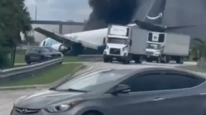 Avião cargueiro sai da pista em Miami, atinge veículos e deixa ao menos cinco mortos - Studio TV