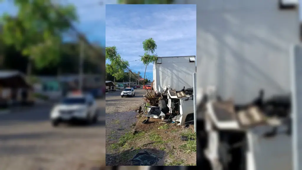 Bombeiros resgatam motorista preso sob cabine após caminhão atingir residências em Veranópolis - Studio TV