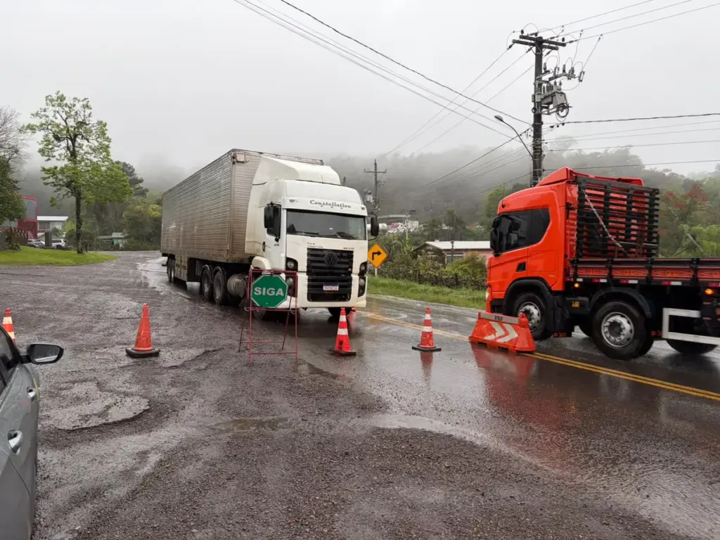 BR-470 segue totalmente bloqueada entre Bento Gonçalves e Veranópolis devido às fortes chuvas - Studio TV