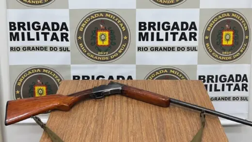 Brigada Militar prende homem por posse irregular de arma de fogo em Farroupilha - Studio TV