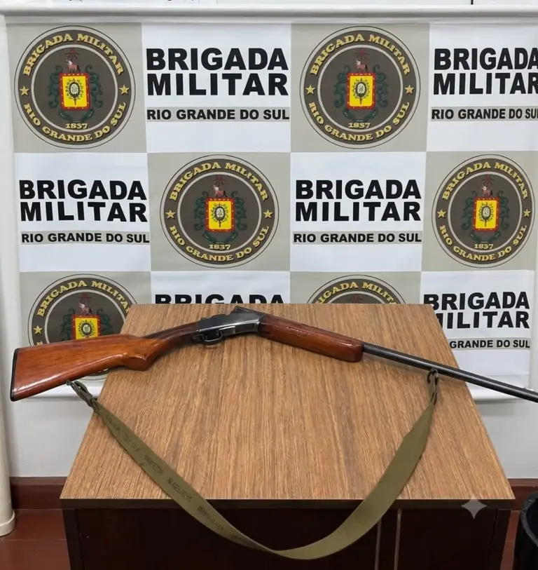 Brigada Militar prende homem por posse irregular de arma de fogo em Farroupilha - Studio TV