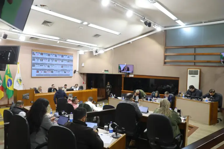 Câmara de Caxias do Sul arquiva pedido de impeachment contra prefeito Adiló Didomenico - Studio TV