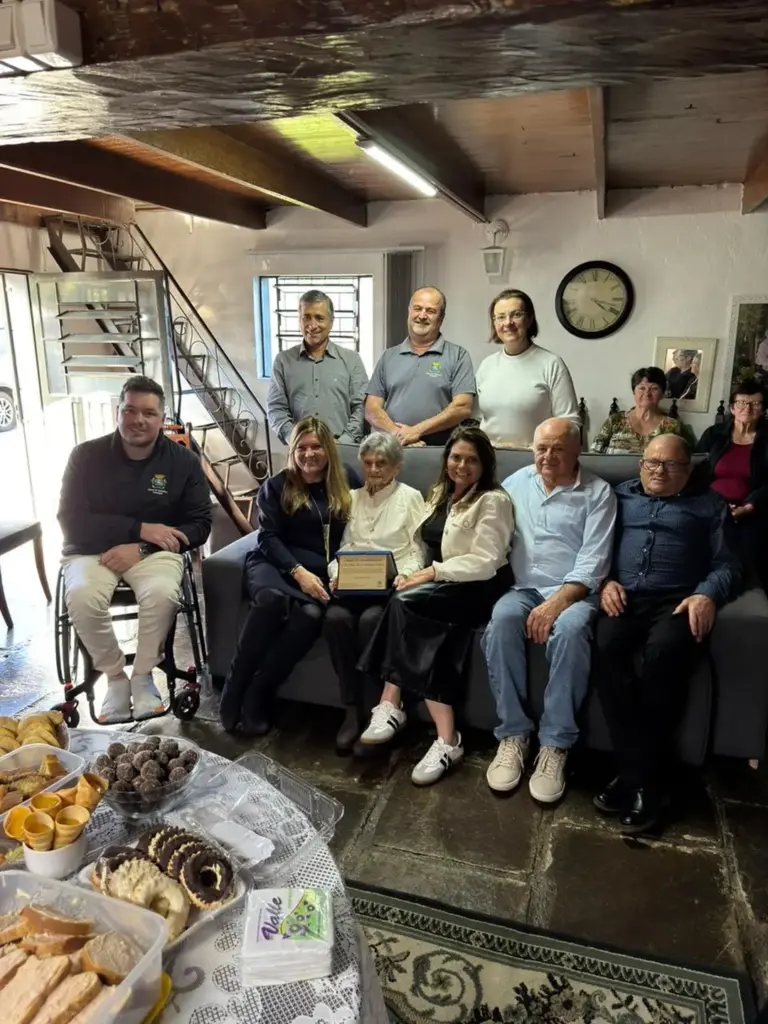 Câmara de Veranópolis homenageia Diva Maria Comachio Ravison pelos 100 anos de vida - Studio TV