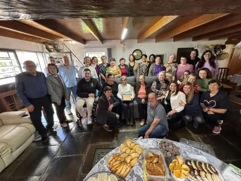 Câmara de Veranópolis homenageia Diva Maria Comachio Ravison pelos 100 anos de vida - Studio TV