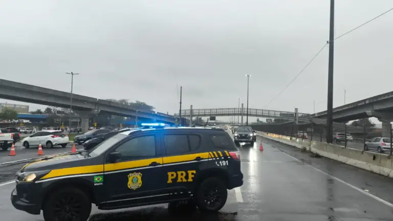 Caminhão despenca da nova ponte do Guaíba e deixa dois mortos na BR-290 - Studio TV