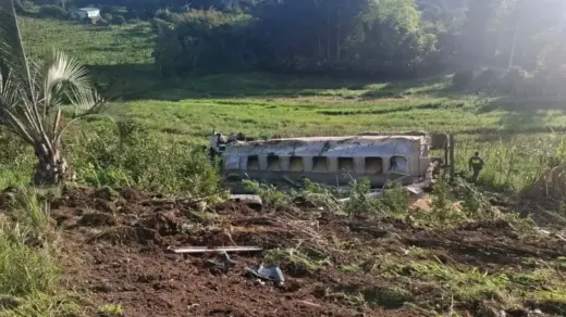 Caminhão tomba na ERS-359, entre Veranópolis e Cotiporã - Studio TV