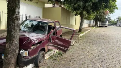 Caminhoneiro morre após sofrer mal súbito e atingir carro estacionado em Lajeado - Studio TV