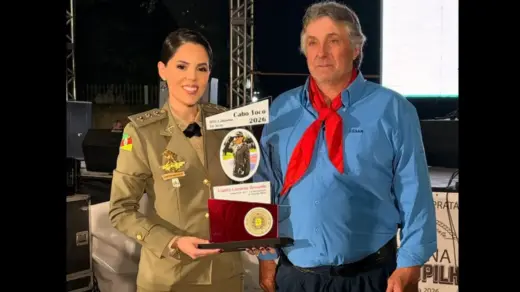 Capitã Caroline Bresolin recebe Troféu Cabo Toco durante a Semana Farroupilha de Nova Prata - Studio TV