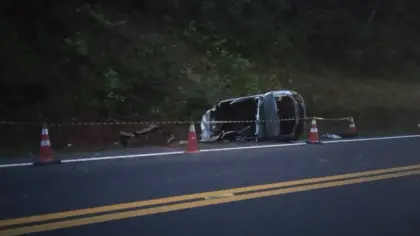 Capotamento deixa uma pessoa morta e cinco feridas na ERS-452, em Feliz - Studio TV
