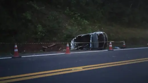Capotamento deixa uma pessoa morta e cinco feridas na ERS-452, em Feliz - Studio TV
