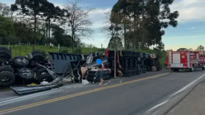 Carreta tomba na ERS-122, em Ipê, e motorista fica ferido - Studio TV