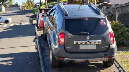 Carro é flagrado pela segunda vez fazendo transporte escolar clandestino em Caxias do Sul - Studio TV