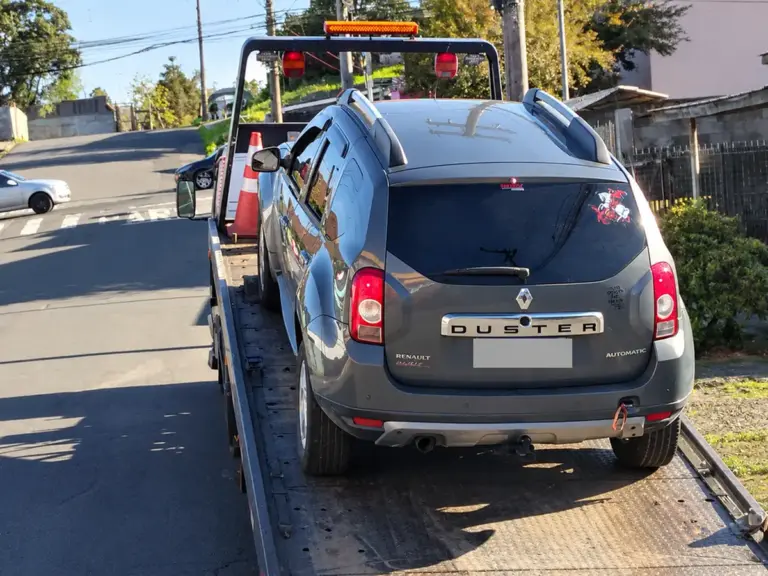 Carro é flagrado pela segunda vez fazendo transporte escolar clandestino em Caxias do Sul - Studio TV