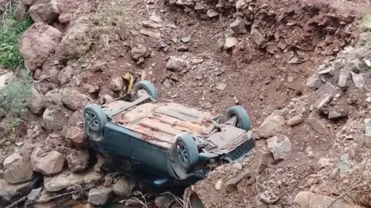 Carro sai da pista e capota na Comunidade da Gruta do Rio Marau - Studio TV