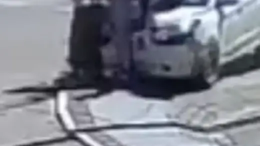 Carro sobe em calçada e deixa seis feridos no Centro de Pelotas - Studio TV