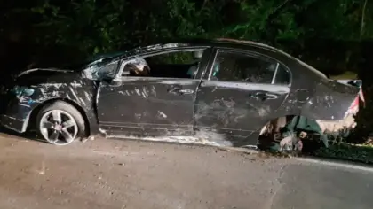 Carro tomba após roda se desprender na ERS-446, em Carlos Barbosa - Studio TV