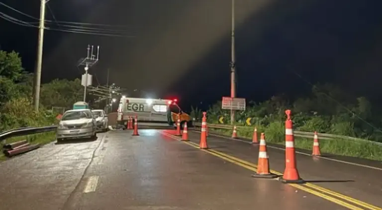 Cheia dos rios interrompe passagem de veículos na ponte entre Muçum e Encantado - Studio TV