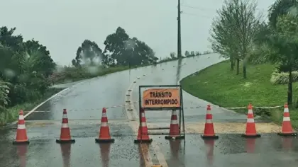 Chuva intensa provoca bloqueio preventivo em estrada de Carlos Barbosa - Studio TV