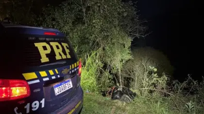 Cinco pessoas ficam feridas após carro despencar em ribanceira na Serra Gaúcha - Studio TV