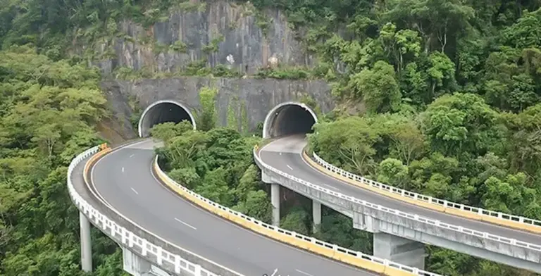 Colisão em sequência envolve três veículos no Túnel 1 da Rota do Sol, em Itati - Studio TV