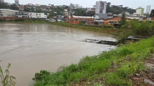 Corpo de Bombeiros mobiliza 41 militares e busca quatro desaparecidos após alagamentos em Caxias do Sul - Studio TV