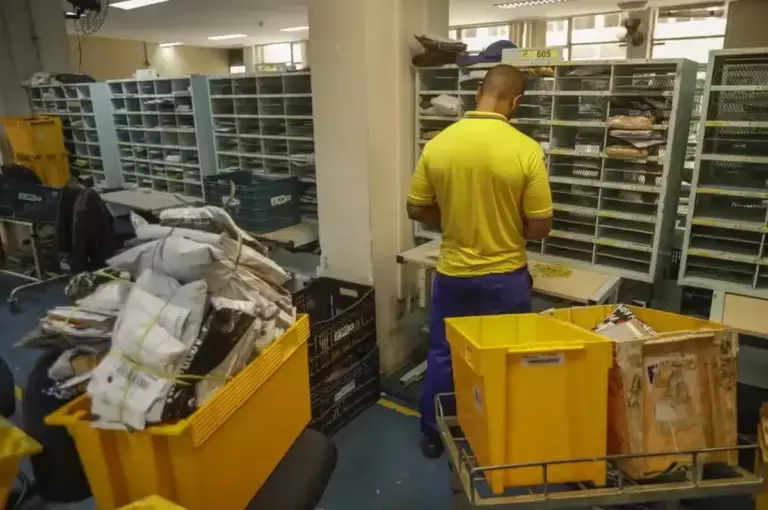 Correios encerram greve após 15 dias e retomam atividades em todo o país - Studio TV