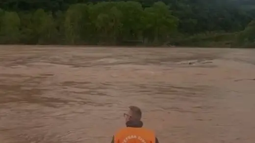 Defesa Civil orienta retirada preventiva de famílias na Linha Alcântara após alta do Rio das Antas - Studio TV