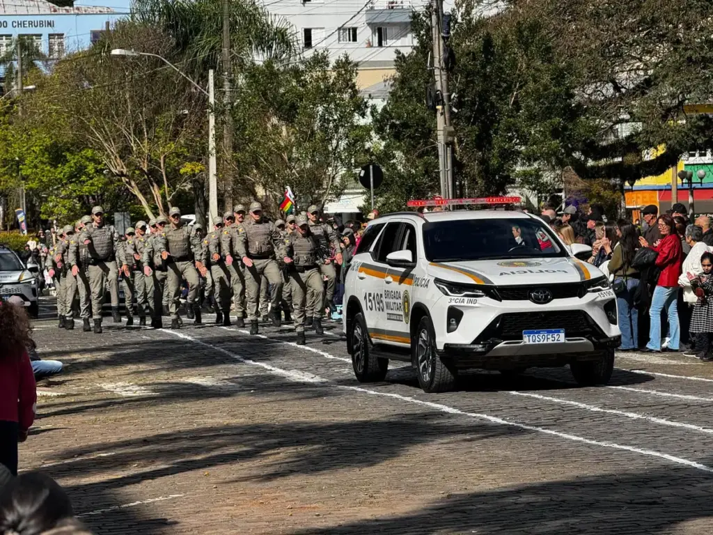 Desfile Cívico de 7 de Setembro reúne cerca de 50 grupos em Nova Prata - Studio TV