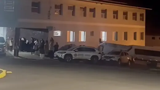 Disparos de arma de fogo deixam um morto e uma jovem ferida em Cacique Doble - Studio TV