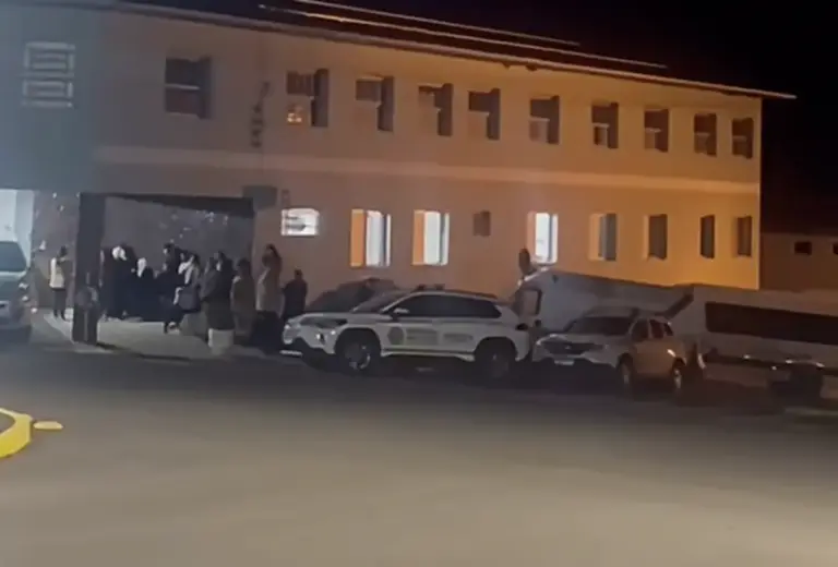 Disparos de arma de fogo deixam um morto e uma jovem ferida em Cacique Doble - Studio TV