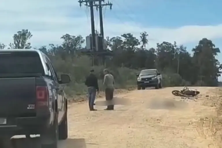 Dois homens morrem em acidente entre moto e caminhonete no RS - Studio TV