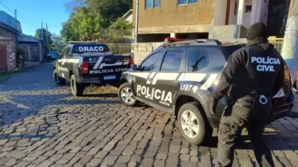 DRACO prende dupla suspeita de roubo e agressões contra vítima em Caxias do Sul - Studio TV