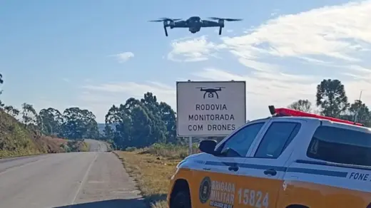 Drone reforça fiscalização e flagra ultrapassagens proibidas na Rota do Sol - Studio TV