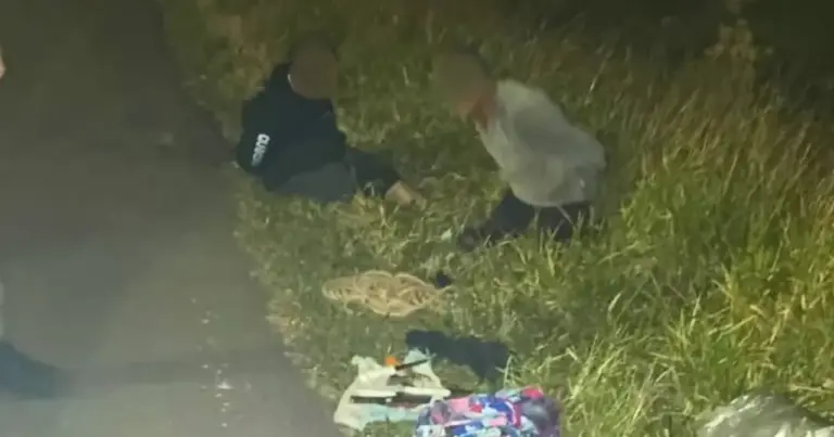 Dupla é presa após furto de dinheiro e objetos de veículo em Torres - Studio TV