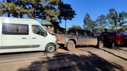 Engavetamento envolve três veículos na ERS-324 em Marau - Studio TV