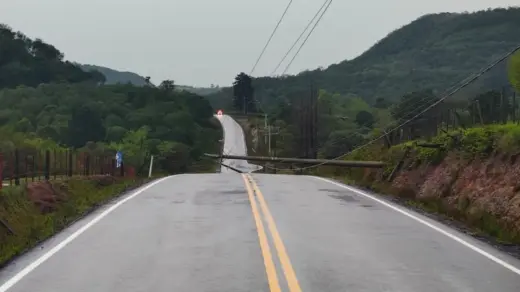 ERS-516 é totalmente bloqueada na região de São Martinho da Serra, no RS - Studio TV