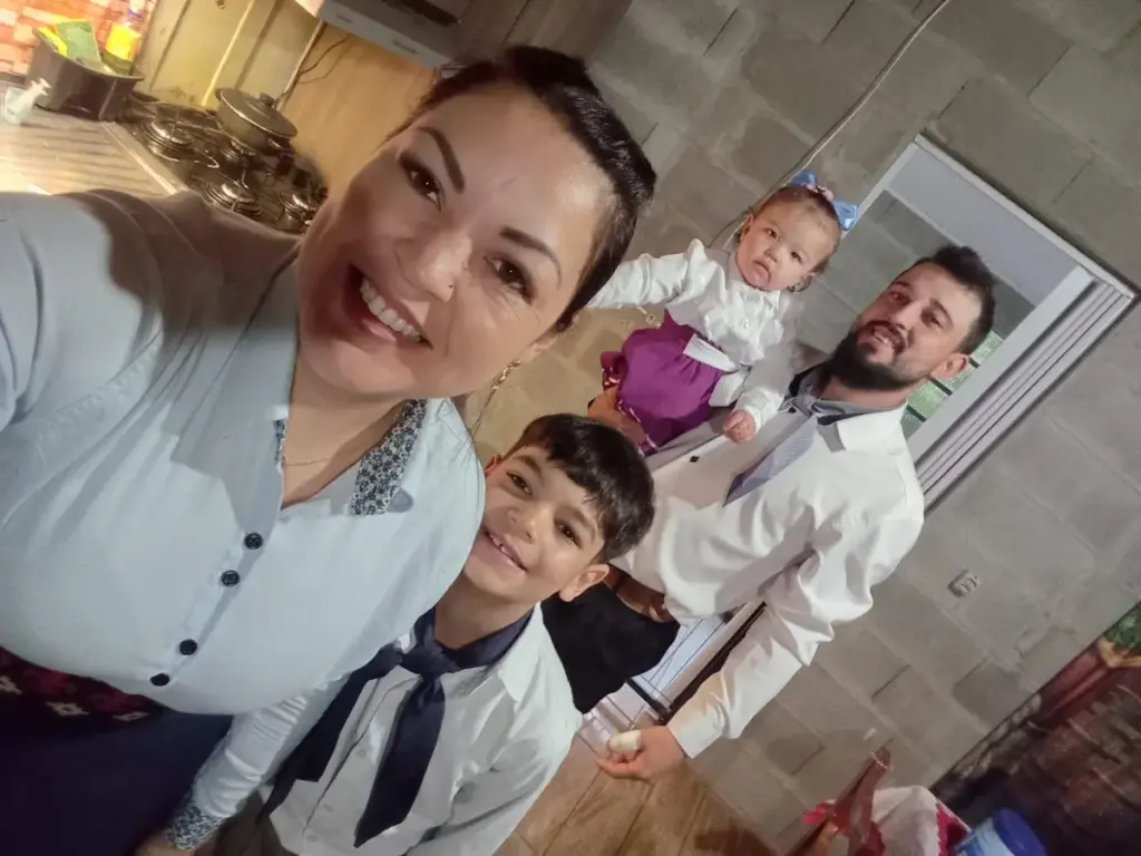 Família celebra Primeira Comunhão com fé e tradição gaúcha em Veranópolis - Studio TV