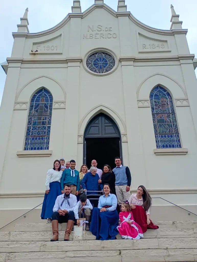 Família celebra Primeira Comunhão com fé e tradição gaúcha em Veranópolis - Studio TV