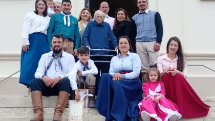 Família celebra Primeira Comunhão com fé e tradição gaúcha em Veranópolis - Studio TV