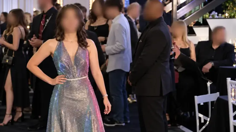 Formanda será indenizada em R$ 6 mil após música escolhida não tocar em festa de formatura - Studio TV