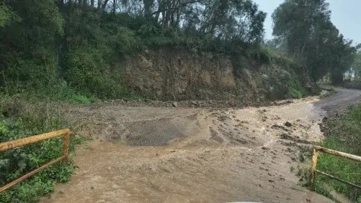 Fortes chuvas bloqueiam estradas, pontes e acessos em Vila Flores - Studio TV