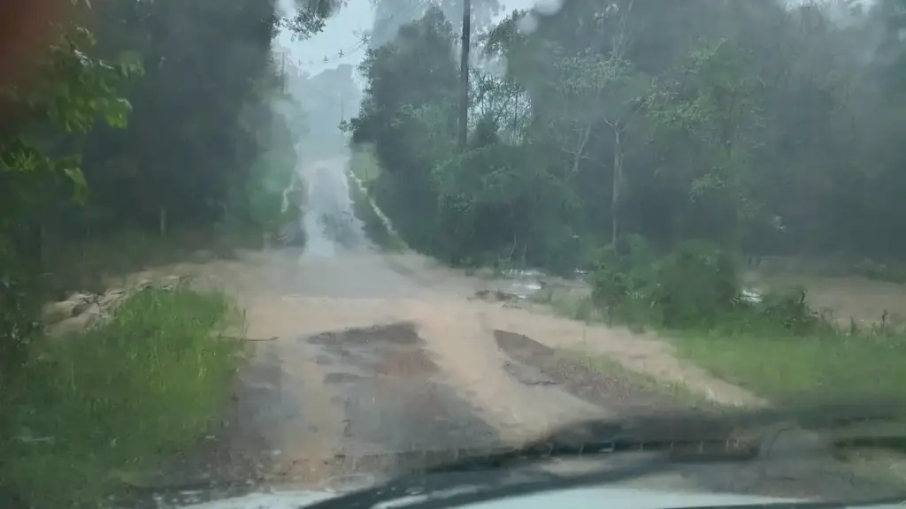 Fortes chuvas bloqueiam estradas, pontes e acessos em Vila Flores - Studio TV