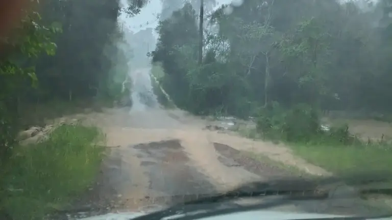 Fortes chuvas bloqueiam estradas, pontes e acessos em Vila Flores - Studio TV