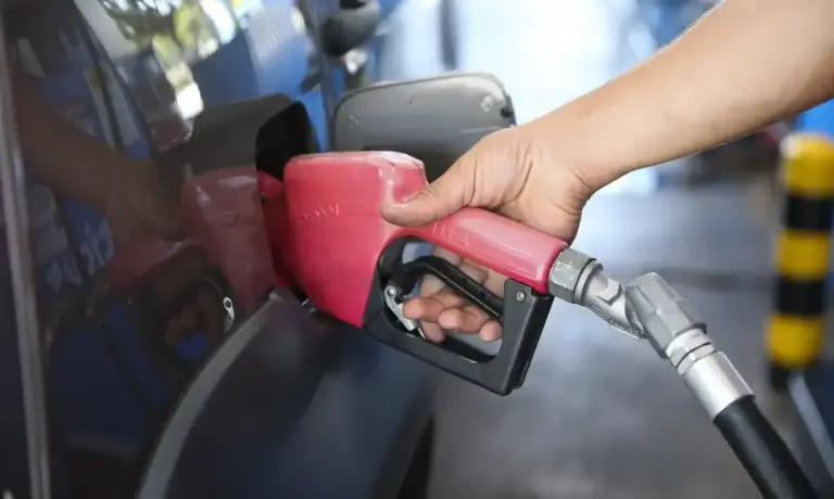 Governo deve manter subsídio de R$ 2,12 por litro de diesel por mais 30 dias - Studio TV