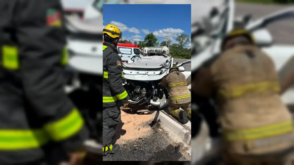 Grave acidente na BR-470 deixa três pessoas feridas em Bento Gonçalves - Studio TV