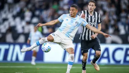 Grêmio é superado pelo Botafogo em jogo com polêmica de arbitragem - Studio TV