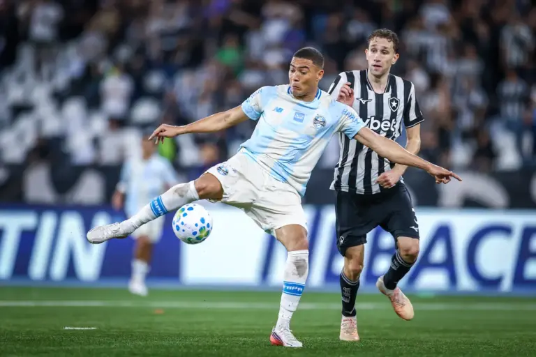 Grêmio é superado pelo Botafogo em jogo com polêmica de arbitragem - Studio TV