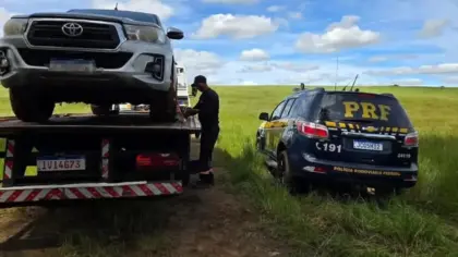 Hilux furtada em Passo Fundo é recuperada após atolar em estrada de chão às margens da BR-285 - Studio TV