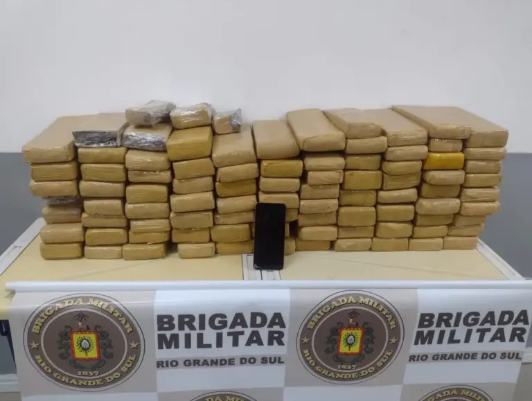 Homem é preso com cerca de 75 quilos de maconha na ERS-240 em Montenegro - Studio TV