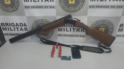 Homem é preso com espingarda calibre 12 em Caxias do Sul - Studio TV